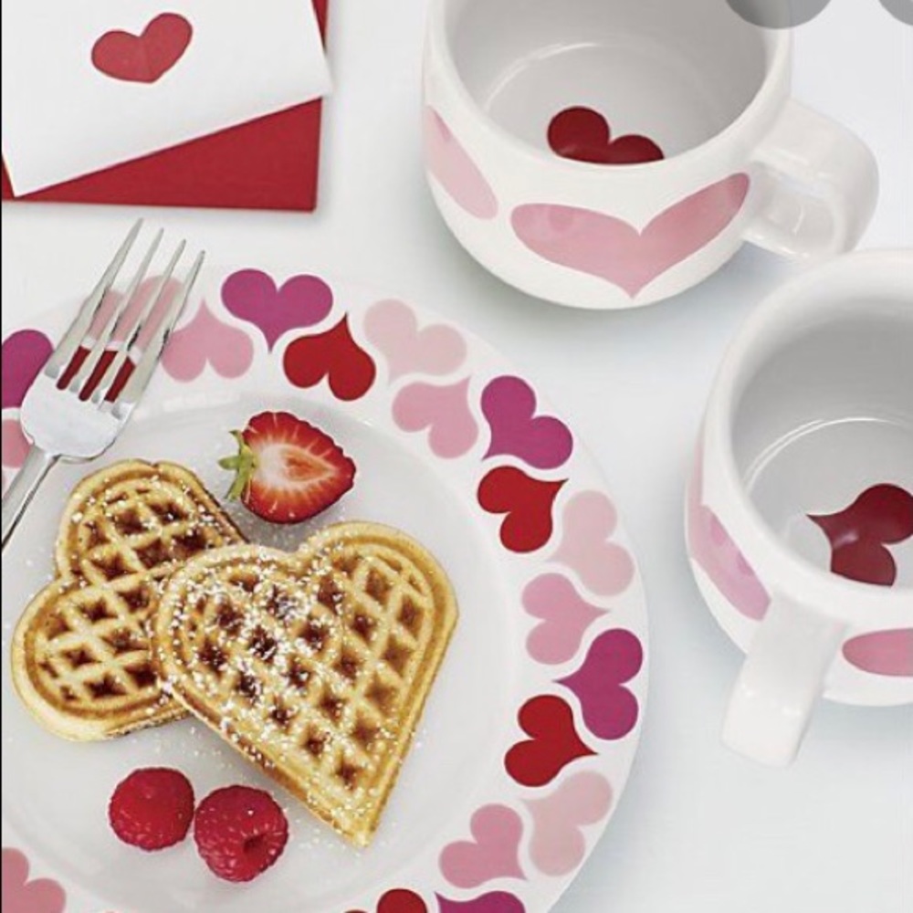 ISO Crate & Barrell heart plates & mugs ❤️💗